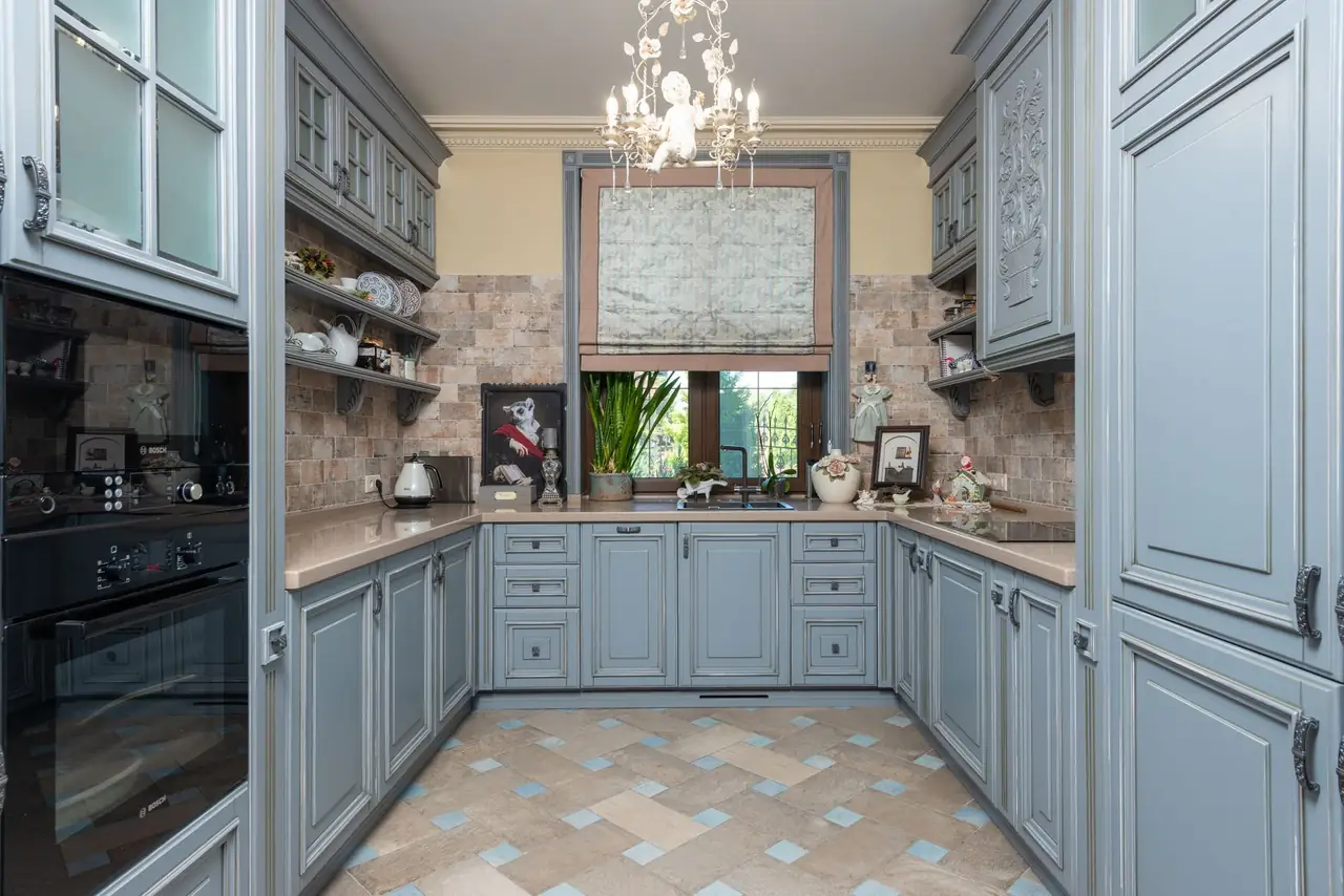 Custom Kitchen Cabinets